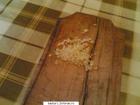 Ciuperci umplute la gratar - La fel procedam si cu usturoiul - Bucatarie