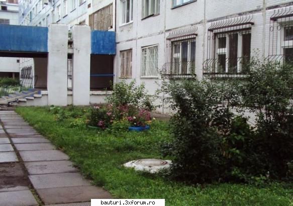 Gaseste pisica! - e pe balcon, �n colţul din dreapta jos, i se - Discutii libere