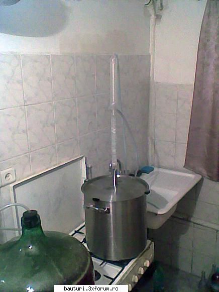 Instalatia de distilare - Cazanul este confecţionat dintr-o oală - Handmade