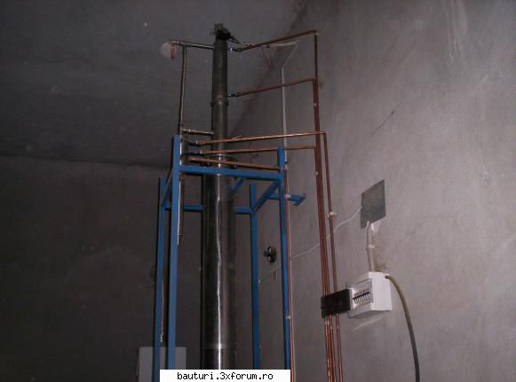 Instalatia de distilare - aici se vede mai clar partea de reflux - Handmade