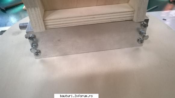 Moara cu valturi - Aici se vad suruburile (cele de pe centru) care - Handmade