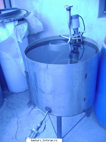Pompa de recirculare - Eu folosesc 2 butoaie de 200l in care recircul - Handmade