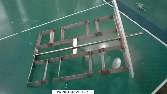 in interior am pus un facut din platbanda de inox. recipient plamadire 70 l