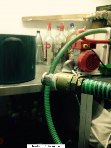 in pahar tulbure cu spuma aia verde , iar in sticla dupa filtrare , asa limpede ca poti citi prin ea
